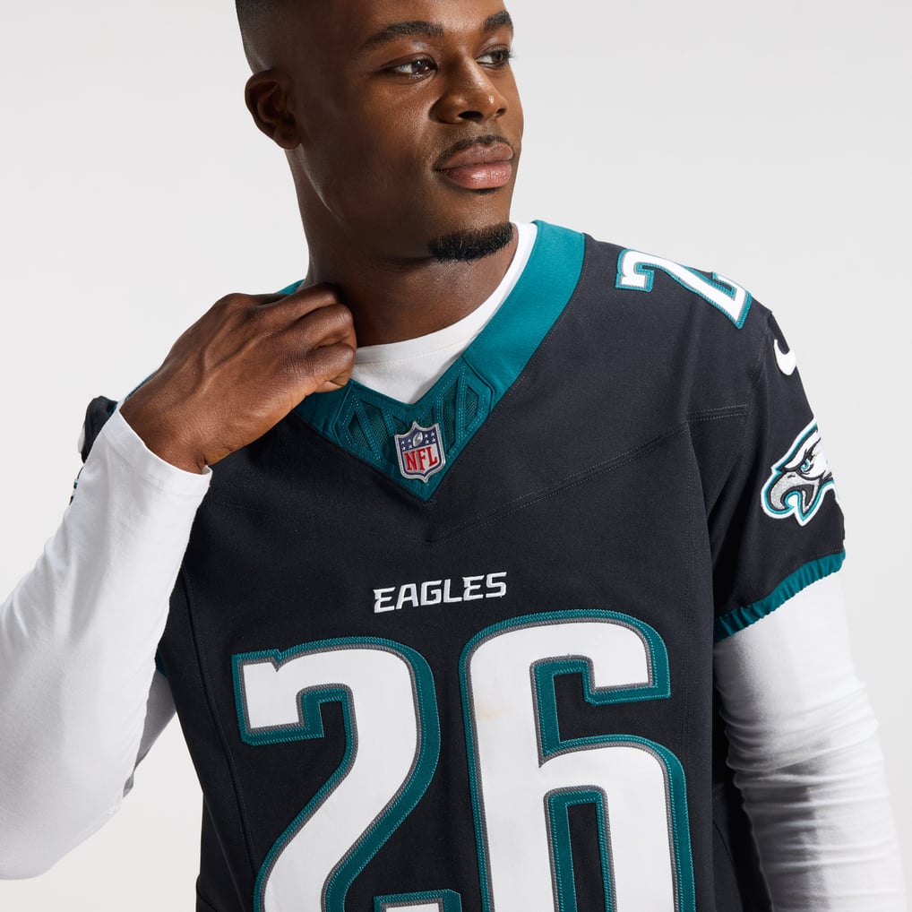 Men's Philadelphia Eagles Saquon Barkley Nike Black Alternate Vapor F.U.S.E. Elite Jersey - Image 9